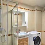Bright Beachside 1-bedroom *