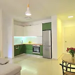 Bright Beachside 1-bedroom *