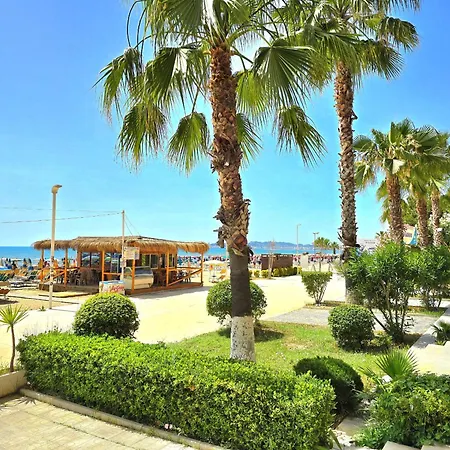 Bright Beachside 1-bedroom