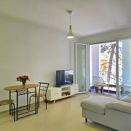 Apartment Bright Beachside 1-bedroom