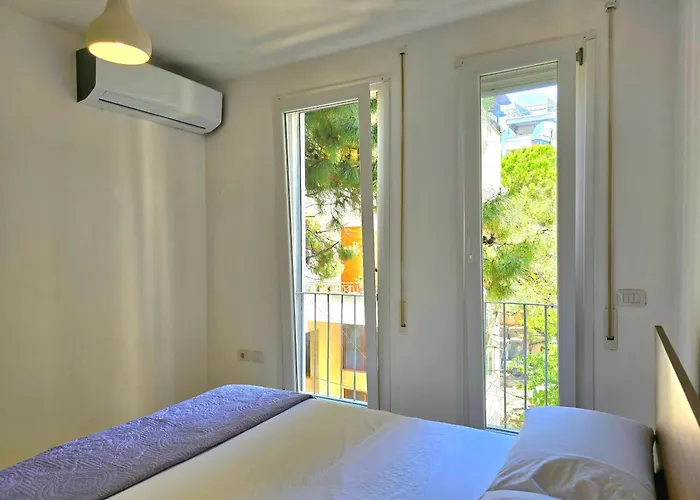 Bright Beachside 1-bedroom Apartmán Durrës