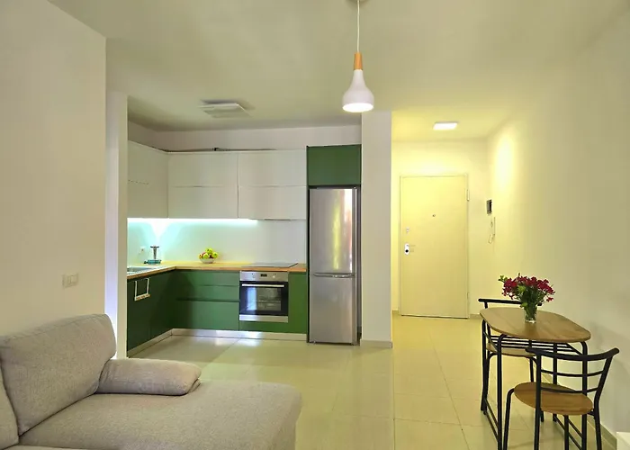 Bright Beachside 1-bedroom Apartmán *