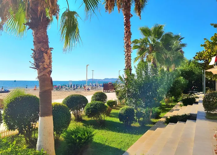 Bright Beachside 1-bedroom Apartmán Durrës