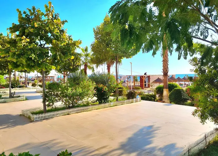 Bright Beachside 1-bedroom